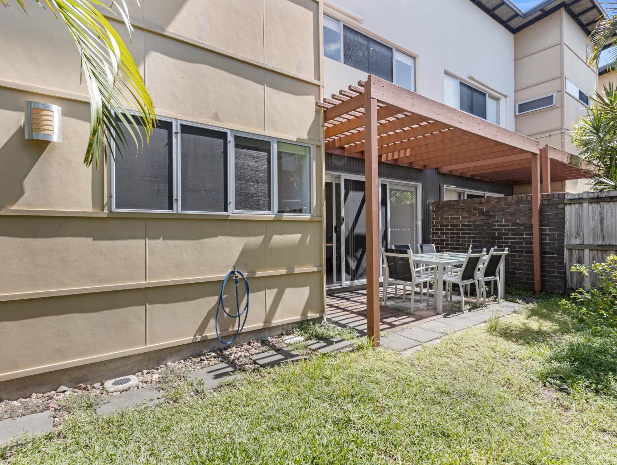 Quarterdecks Retreat Villa Urangan Eksteriør billede
